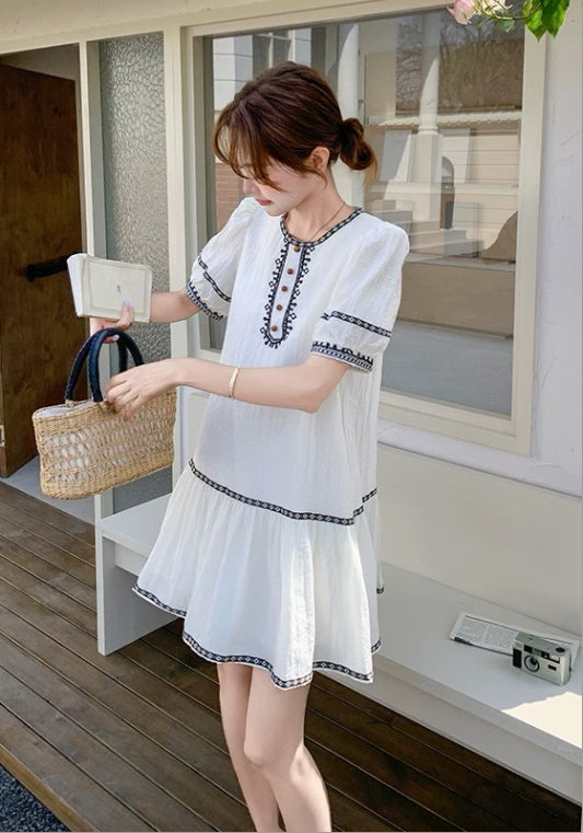 白色刺繡裙