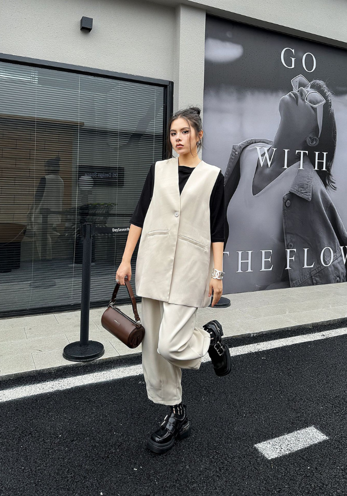 French style sleeveless suit