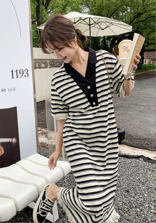 黑領條紋裙