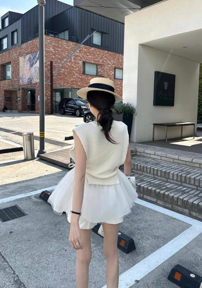 Mesh cake skirt + knitted vest suit