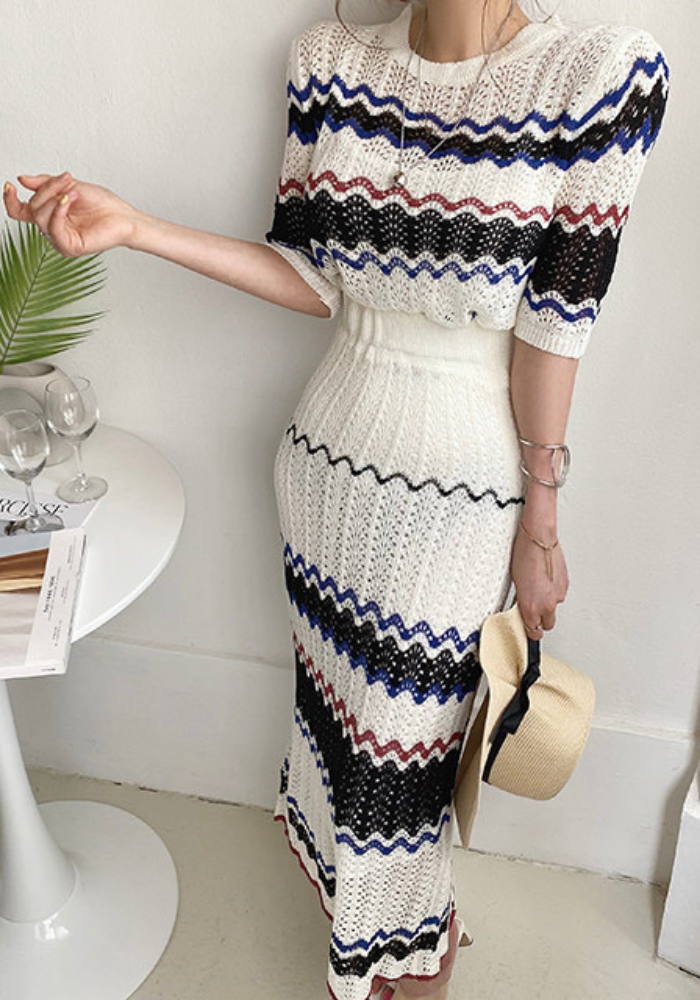 Knitted hollow contrasting top + hip-covering skirt set