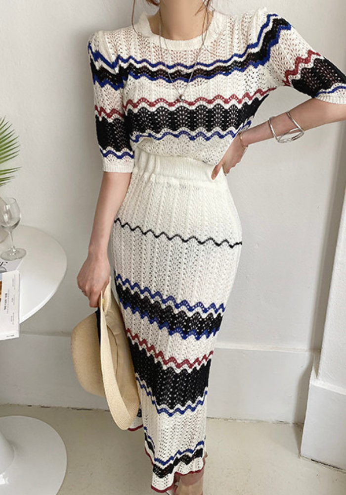 Knitted hollow contrasting top + hip-covering skirt set
