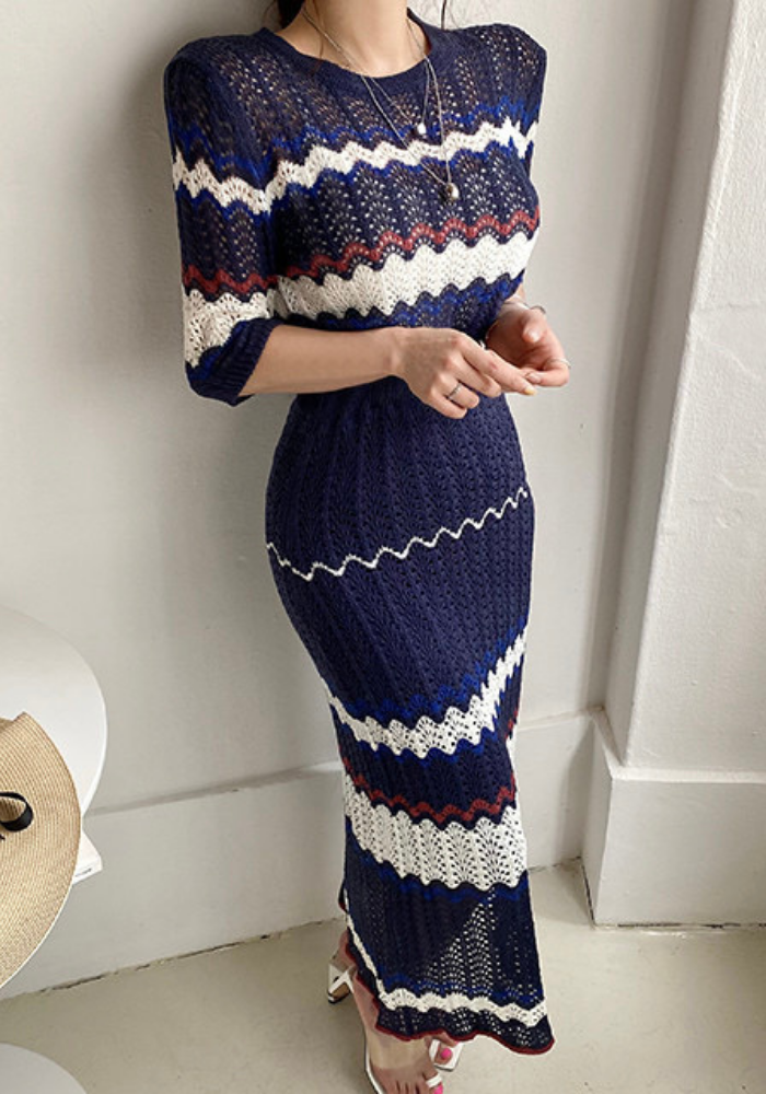 Knitted hollow contrasting top + hip-covering skirt set