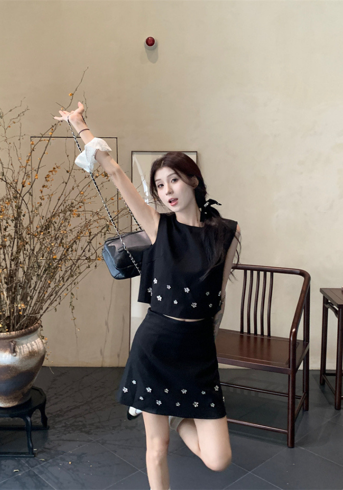 Xiaoxiangfeng three-dimensional flower vest + short skirt suit