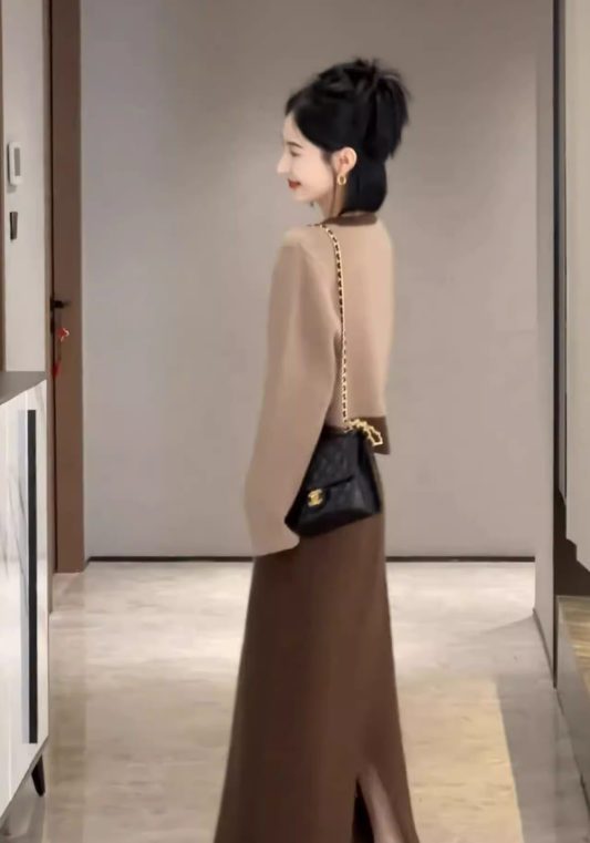 Simple contrasting color suit