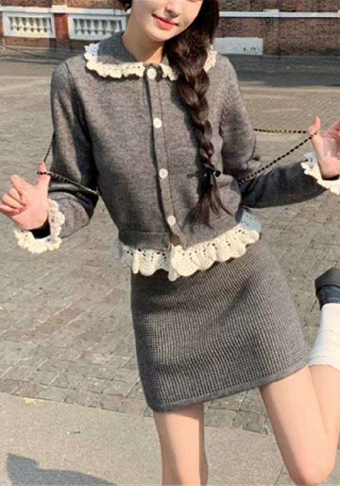 Maillard's gentle knitted skirt suit