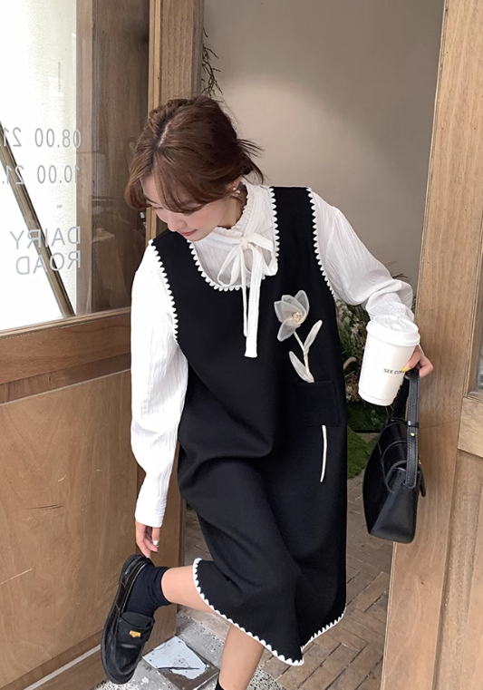 Bouquet of flowers suspender skirt suit