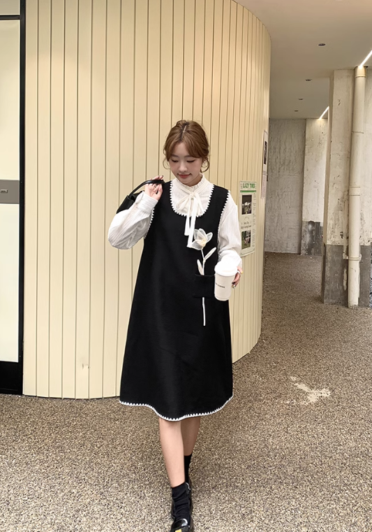 Bouquet of flowers suspender skirt suit