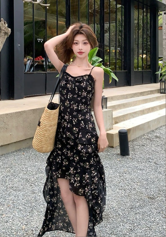 黑色碎花吊帶裙