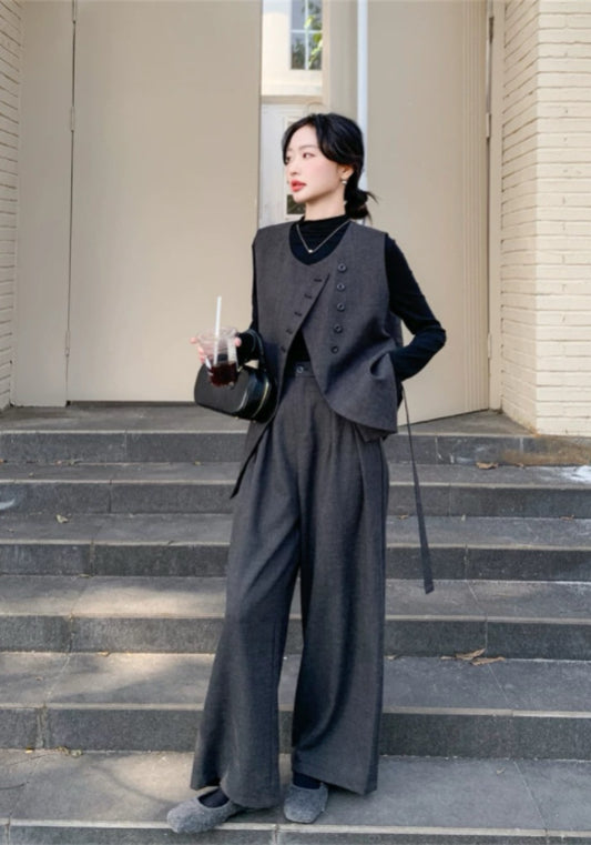 Dark gray suit and vest three-piece set