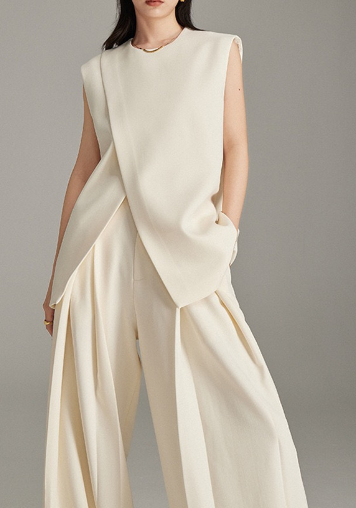 High-end suit, waistcoat and wide-leg pants suit
