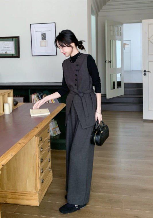 Dark gray suit and vest three-piece set