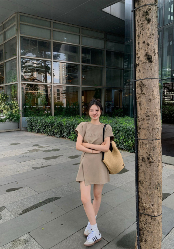 復古立體字母印花短款連身裙
