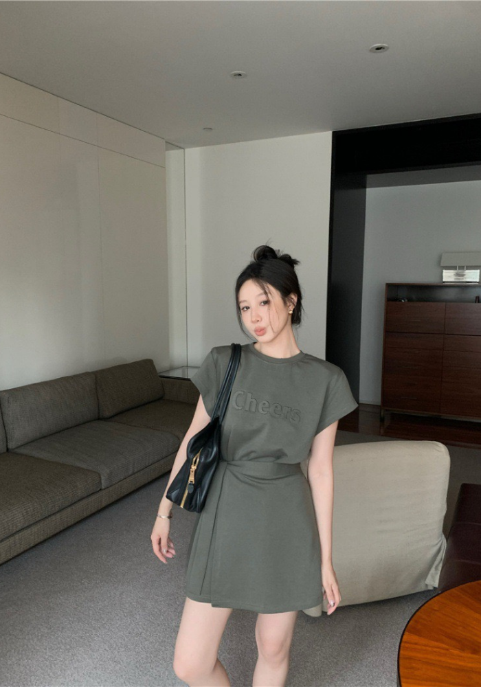 復古立體字母印花短款連身裙