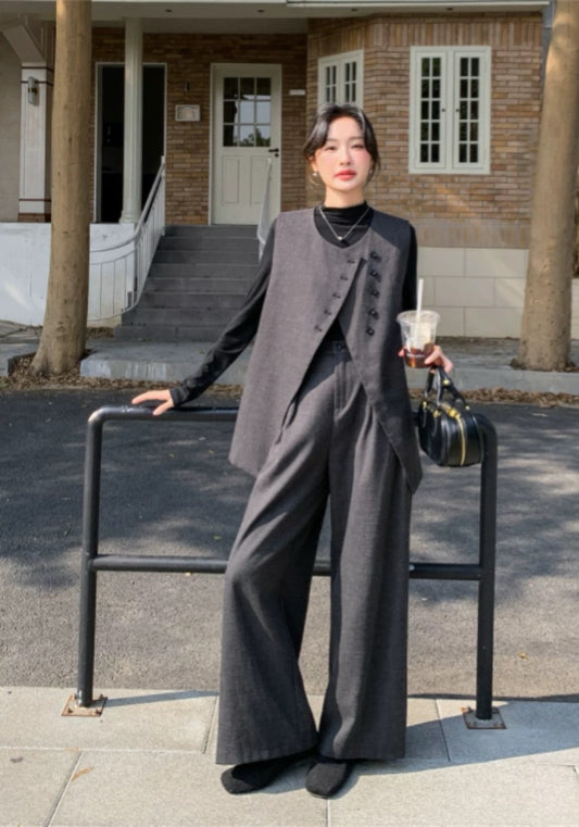 Dark gray suit and vest three-piece set