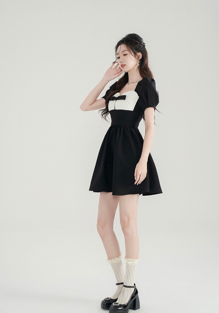 [Elegance waisted black square neck dress]