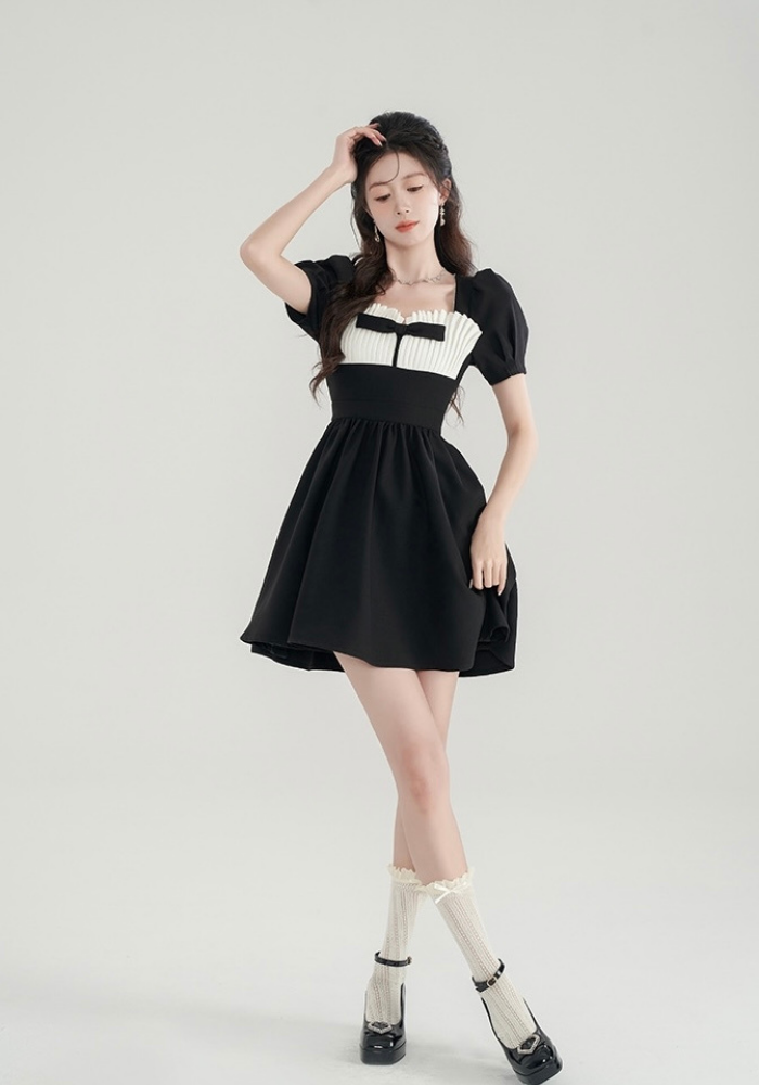 [Elegance waisted black square neck dress]