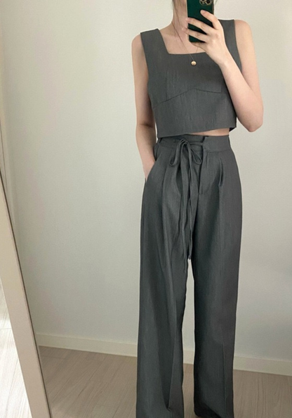 [Square-neck vest top + high-waisted wide-leg pants suit]