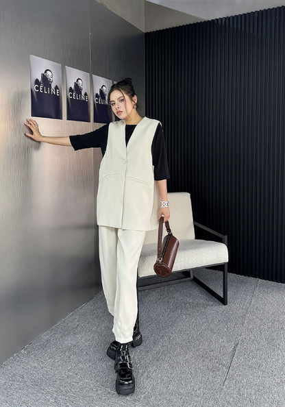French style sleeveless suit