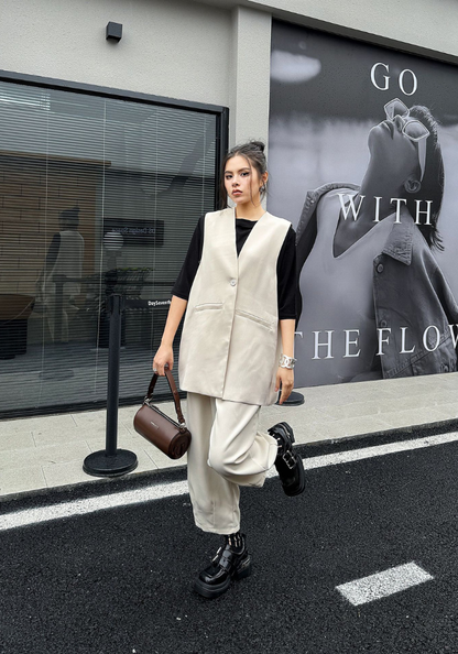 French style sleeveless suit