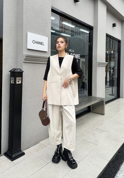 French style sleeveless suit