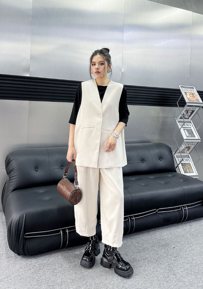 French style sleeveless suit