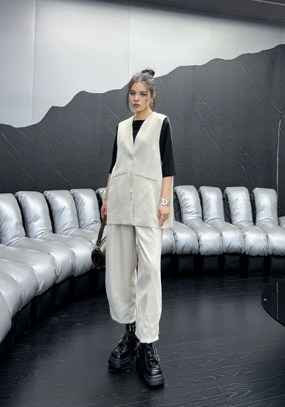 French style sleeveless suit