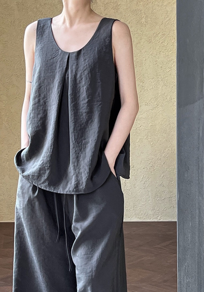 [Light luxury and high-end sleeveless camisole suit]