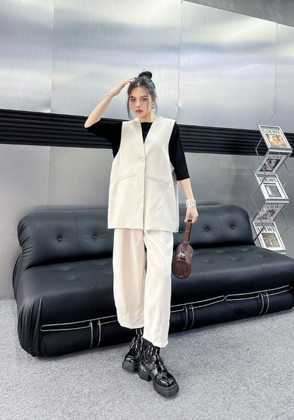 French style sleeveless suit