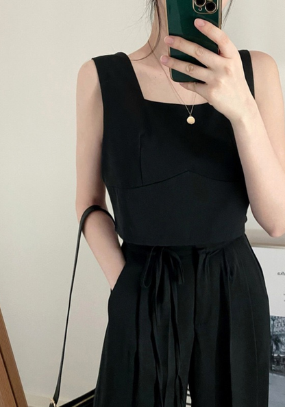 [Square-neck vest top + high-waisted wide-leg pants suit]
