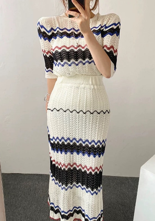 Knitted hollow contrasting top + hip-covering skirt set