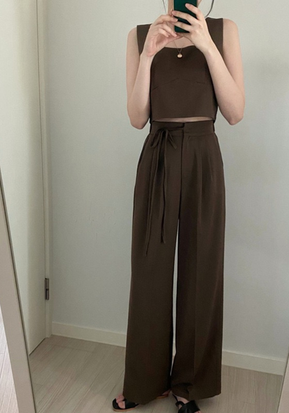 [Square-neck vest top + high-waisted wide-leg pants suit]