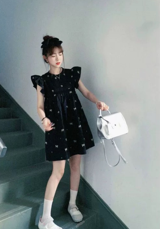 Small flying sleeve embroidered butterfly dress