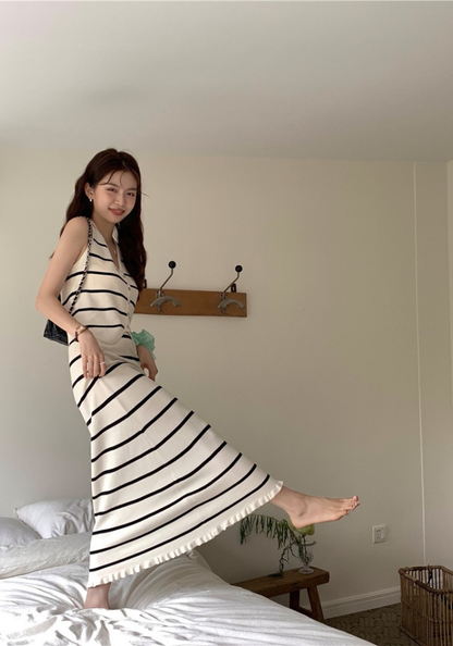 [Simple V-neck striped vest + fungus skirt suit]