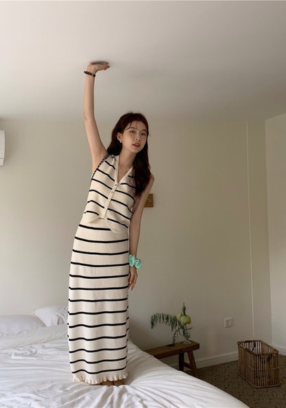 [Simple V-neck striped vest + fungus skirt suit]