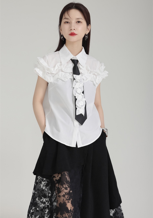 [Designed three-dimensional flower tie shirt]