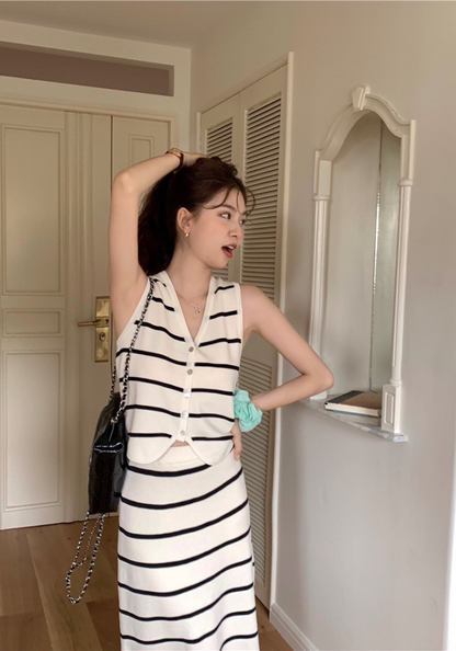 [Simple V-neck striped vest + fungus skirt suit]