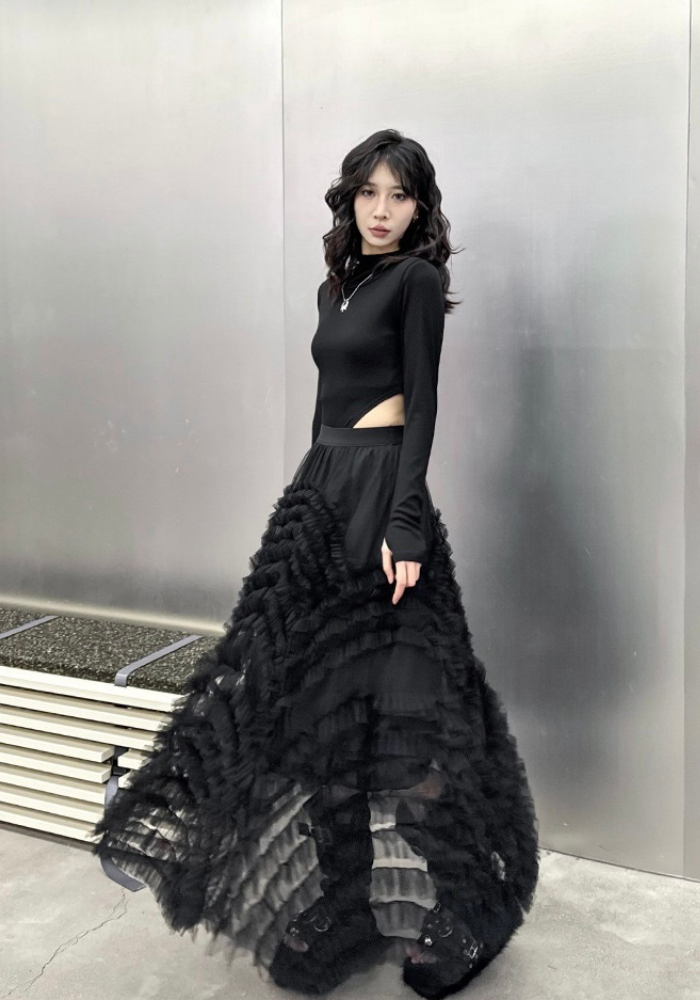 [Dark style mesh skirt with large skirt]