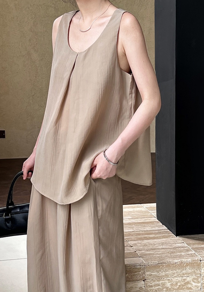 [Light luxury and high-end sleeveless camisole suit]