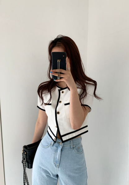 [Round neck color-blocked single-breasted straight short jacket]