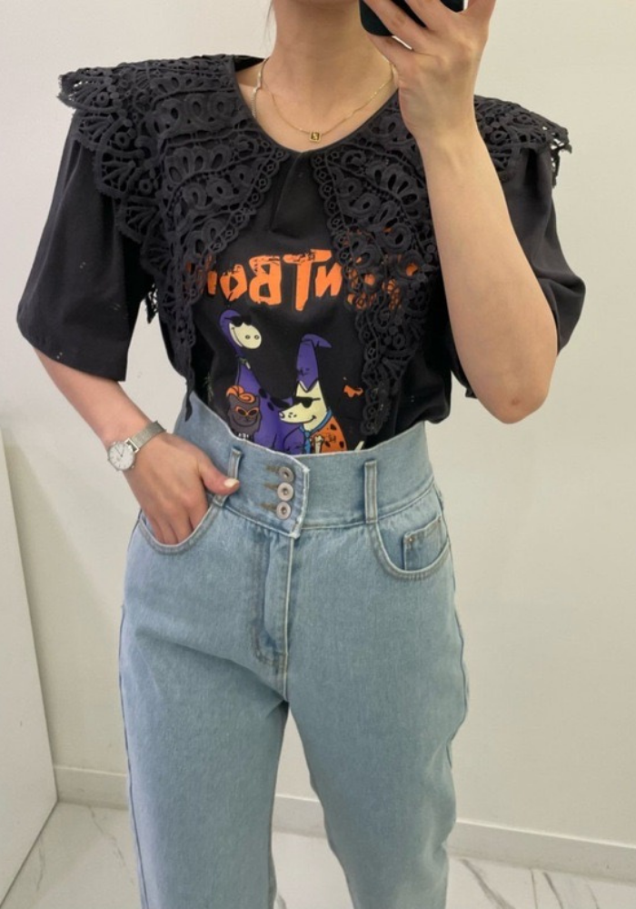 [Hollow crochet cartoon print short-sleeved top]