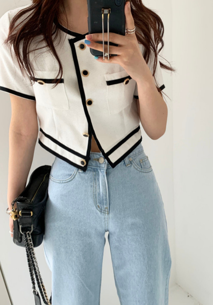 [Round neck color-blocked single-breasted straight short jacket]