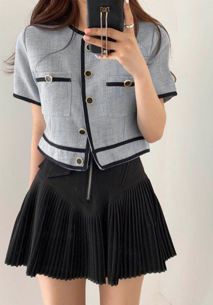 [Round neck color-blocked single-breasted straight short jacket]