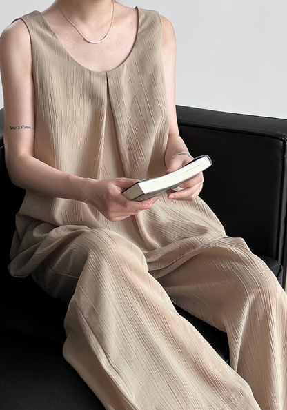 [Light luxury and high-end sleeveless camisole suit]