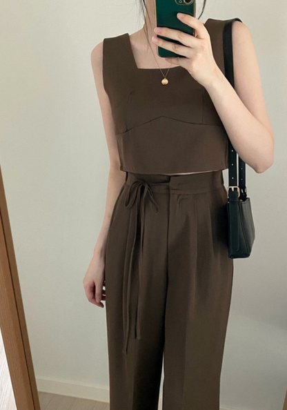 [Square-neck vest top + high-waisted wide-leg pants suit]