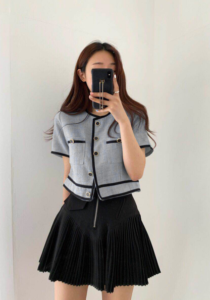 [Round neck color-blocked single-breasted straight short jacket]