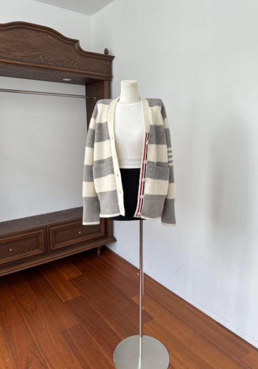 灰白條紋針織外套