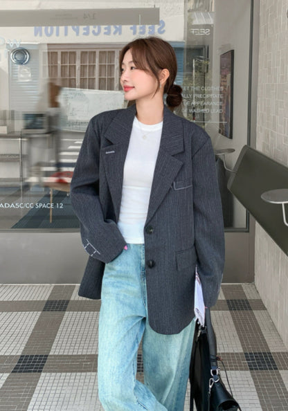 Black and gray suit jacket