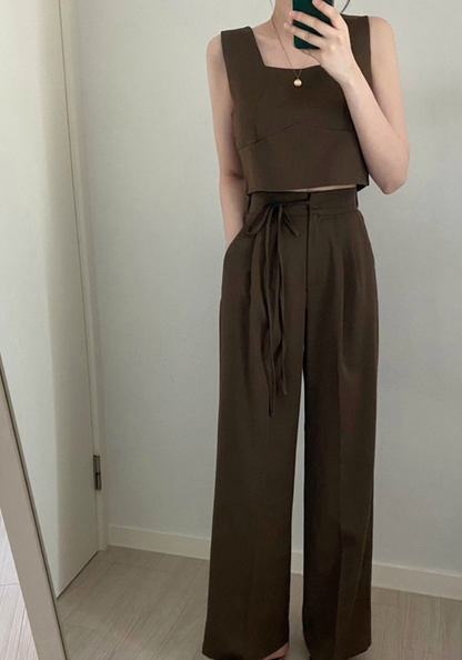 [Square-neck vest top + high-waisted wide-leg pants suit]
