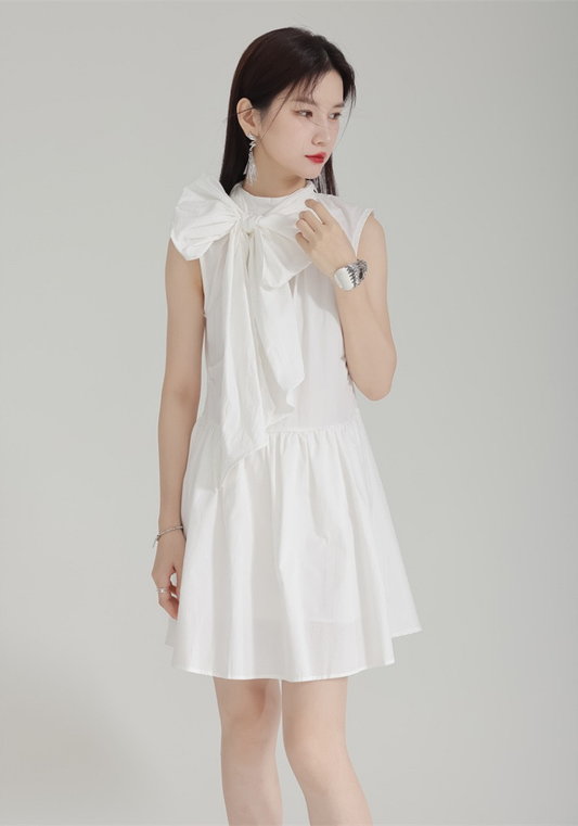 [Bow tie sleeveless dress]